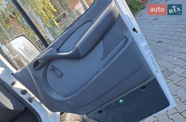 Микроавтобус Mercedes-Benz Sprinter 2005 в  фото 24 Микроавтобус Mercedes-Benz Sprinter 2005 в