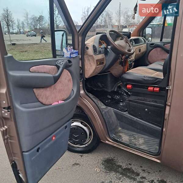 Приміський автобус Mercedes-Benz Sprinter 2001 в Бучі