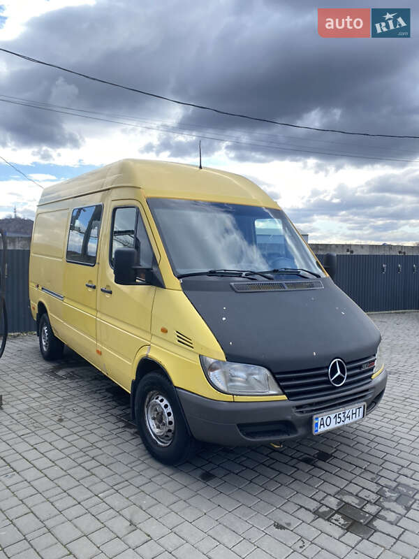 Вантажний фургон Mercedes-Benz Sprinter 2003 в Мукачевому