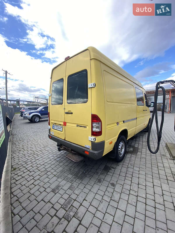 Вантажний фургон Mercedes-Benz Sprinter 2003 в Мукачевому