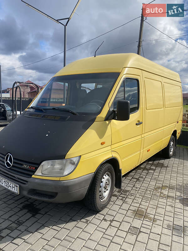 Вантажний фургон Mercedes-Benz Sprinter 2003 в Мукачевому
