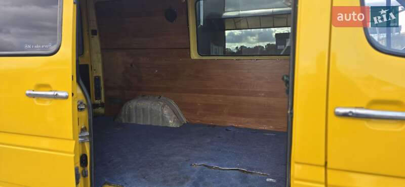 Вантажопасажирський фургон Mercedes-Benz Sprinter 1998 в Чернівцях