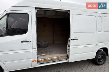 Вантажний фургон Mercedes-Benz Sprinter 2004 в  фото 16 Вантажний фургон Mercedes-Benz Sprinter 2004 в