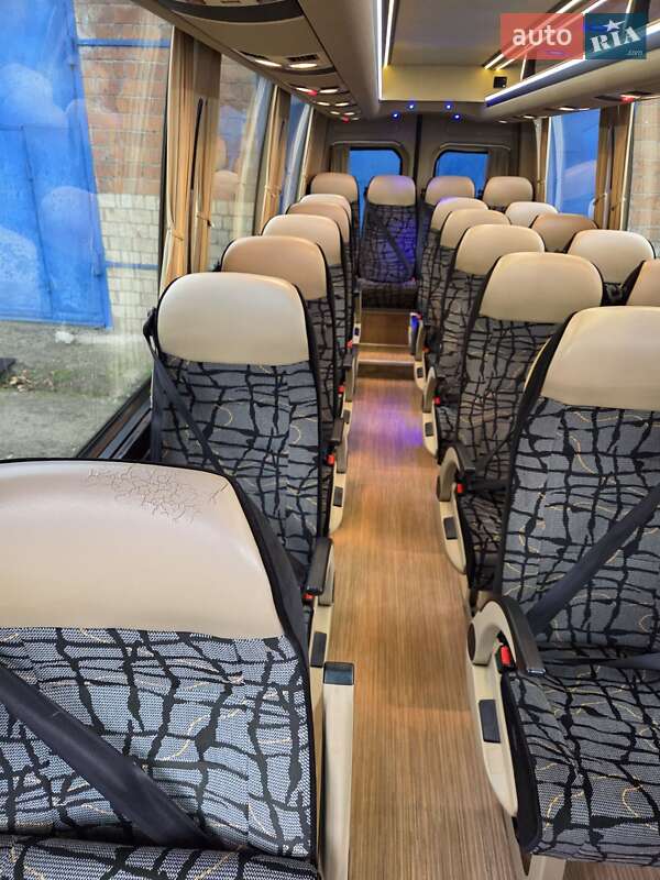 Туристичний / Міжміський автобус Mercedes-Benz Sprinter 2015 в Чернівцях