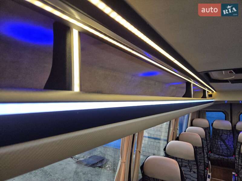 Туристичний / Міжміський автобус Mercedes-Benz Sprinter 2015 в Чернівцях