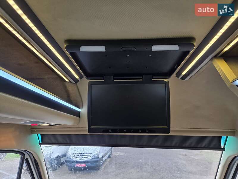 Туристичний / Міжміський автобус Mercedes-Benz Sprinter 2015 в Чернівцях