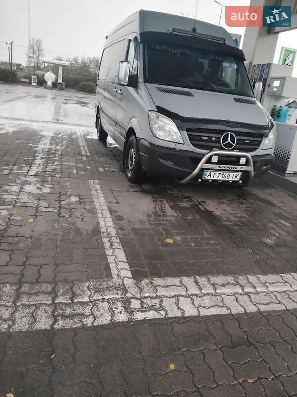 Мікроавтобус Mercedes-Benz Sprinter 2006 в Рожнятові фото Мікроавтобус Mercedes-Benz Sprinter 2006 в Рожнятові