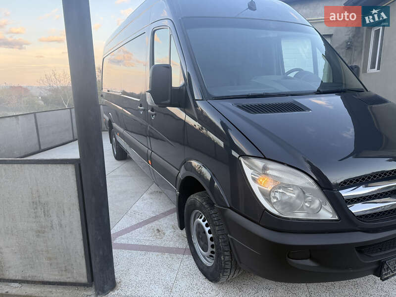 Вантажний фургон Mercedes-Benz Sprinter 2011 в Чернівцях фото 3 Вантажний фургон Mercedes-Benz Sprinter 2011 в Чернівцях