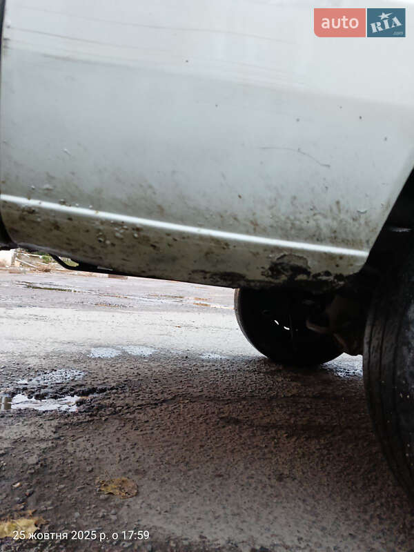 Вантажний фургон Mercedes-Benz Sprinter 2003 в Рівному фото 12 Вантажний фургон Mercedes-Benz Sprinter 2003 в Рівному