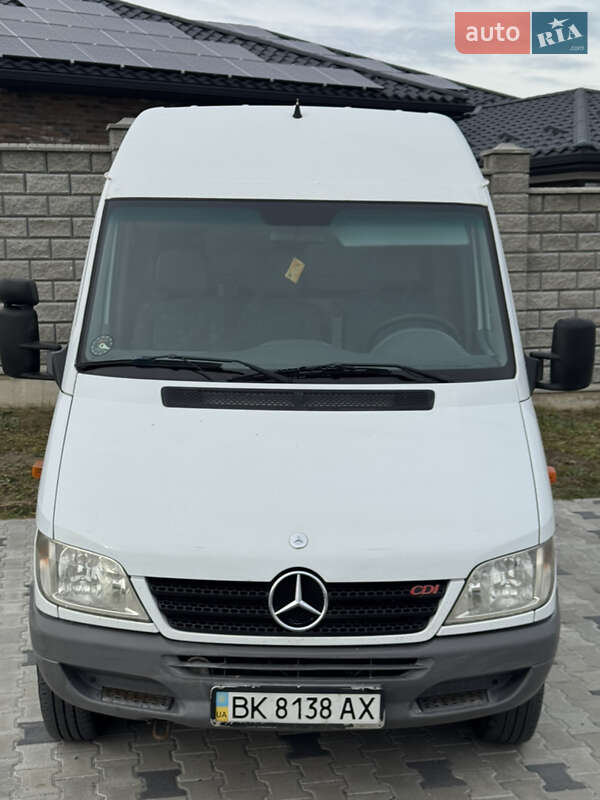 Вантажний фургон Mercedes-Benz Sprinter 2005 в Рівному