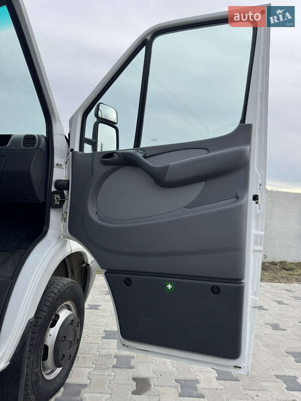 Вантажний фургон Mercedes-Benz Sprinter 2005 в Рівному