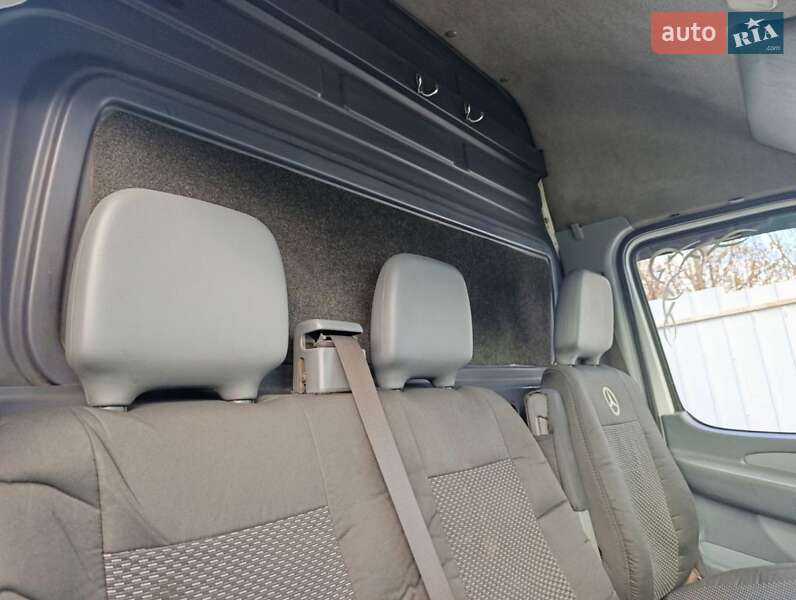 Вантажний фургон Mercedes-Benz Sprinter 2005 в Львові