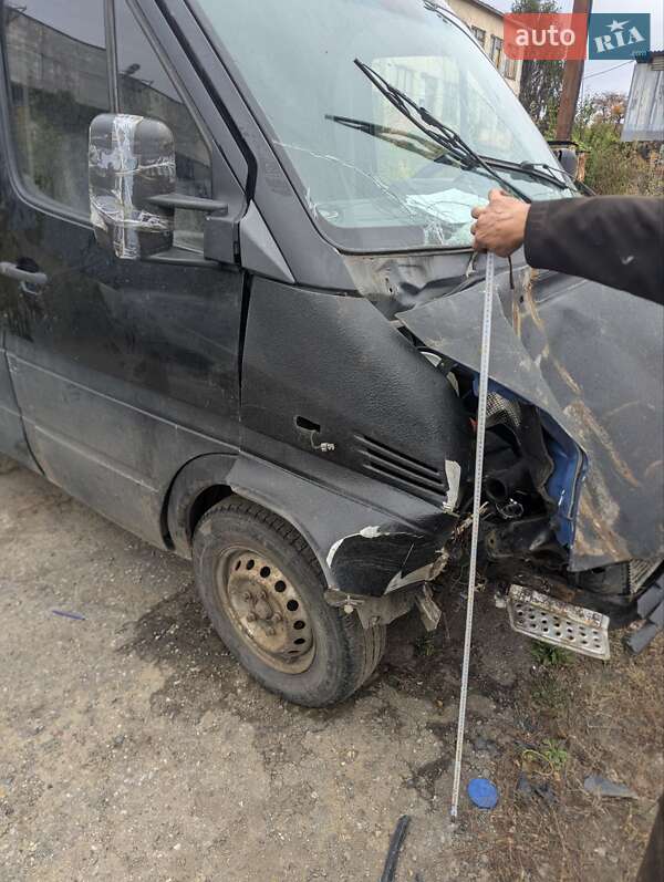 Вантажний фургон Mercedes-Benz Sprinter 2001 в Мукачевому