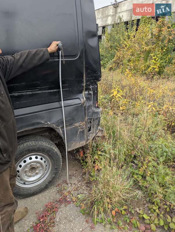 Вантажний фургон Mercedes-Benz Sprinter 2001 в Мукачевому