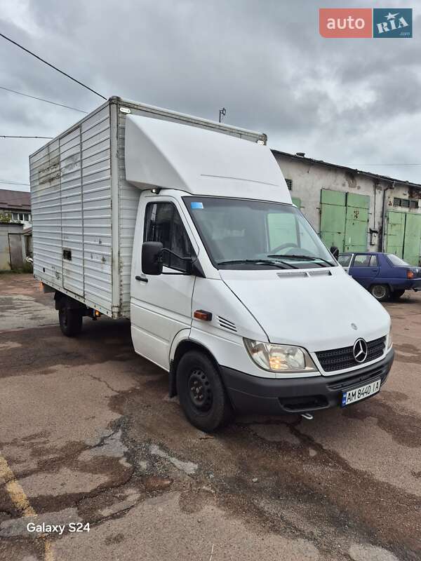 Вантажний фургон Mercedes-Benz Sprinter 2000 в Житомирі