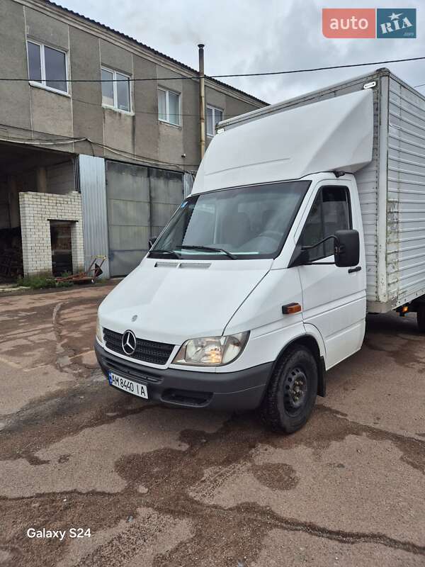 Вантажний фургон Mercedes-Benz Sprinter 2000 в Житомирі