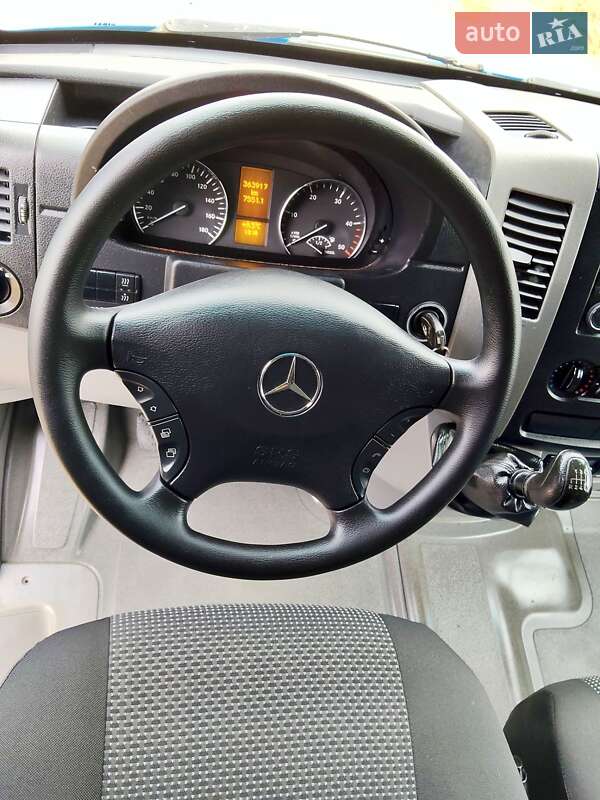 Вантажний фургон Mercedes-Benz Sprinter 2011 в Рівному