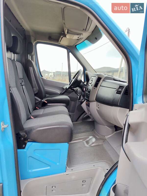 Вантажний фургон Mercedes-Benz Sprinter 2011 в Рівному
