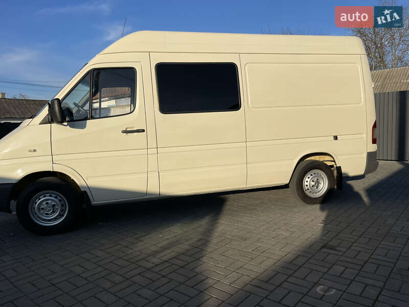 Вантажний фургон Mercedes-Benz Sprinter 2004 в Рівному фото 3 Вантажний фургон Mercedes-Benz Sprinter 2004 в Рівному