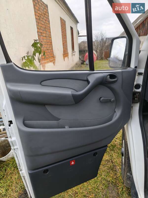 Грузопассажирский фургон Mercedes-Benz Sprinter 2005 в Радомышле