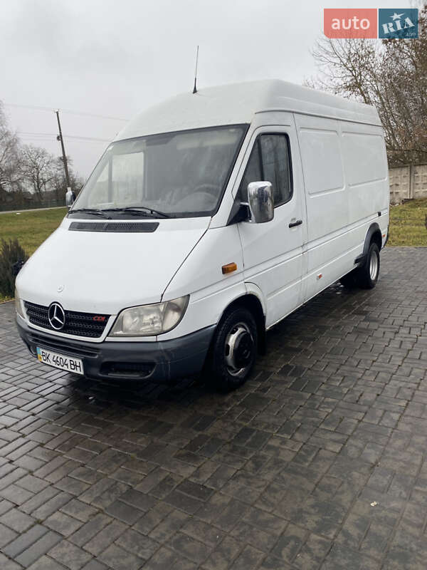 Грузовой фургон Mercedes-Benz Sprinter 2005 в Корце