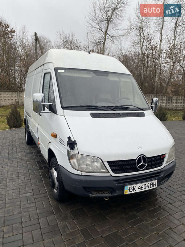Грузовой фургон Mercedes-Benz Sprinter 2005 в Корце