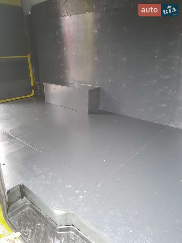 Вантажний фургон Mercedes-Benz Sprinter 2004 в Луцьку фото 6 Вантажний фургон Mercedes-Benz Sprinter 2004 в Луцьку