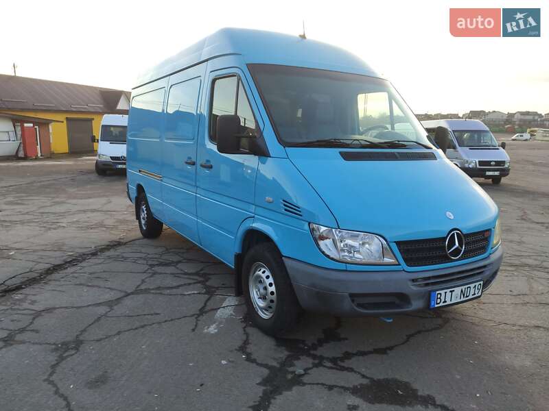Вантажний фургон Mercedes-Benz Sprinter 2005 в Рівному