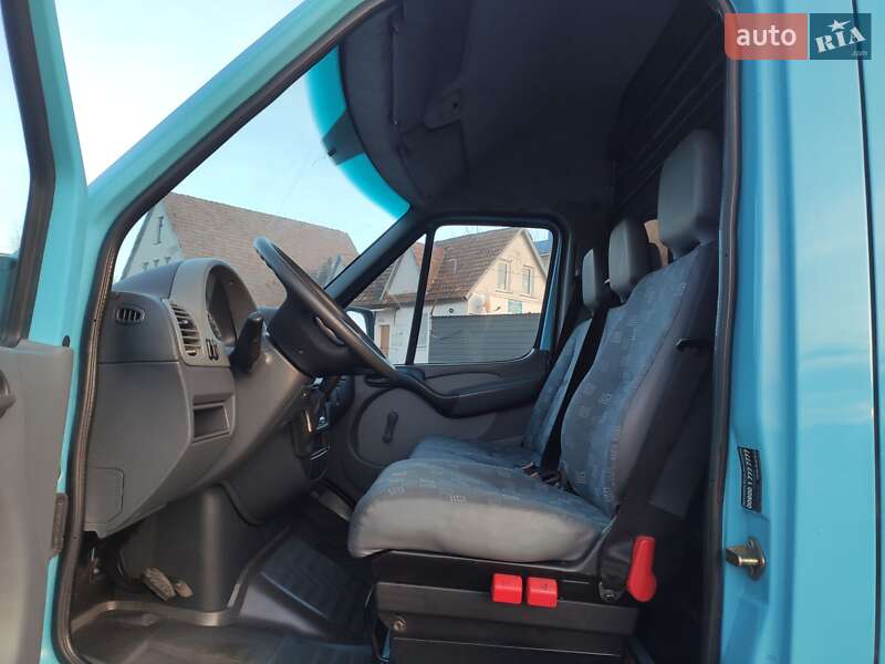 Вантажний фургон Mercedes-Benz Sprinter 2005 в Рівному