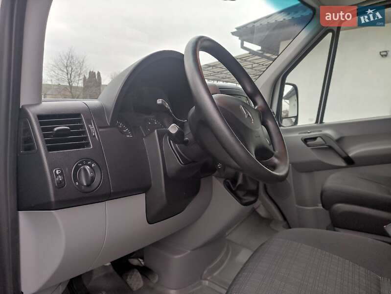Вантажний фургон Mercedes-Benz Sprinter 2016 в Рівному