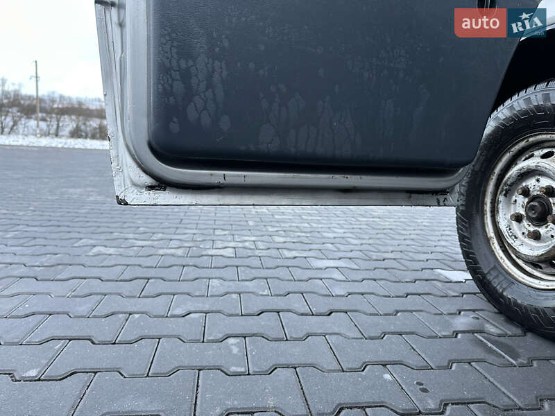 Вантажний фургон Mercedes-Benz Sprinter 2004 в Чернівцях