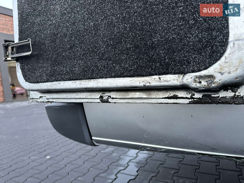 Вантажний фургон Mercedes-Benz Sprinter 2004 в Чернівцях