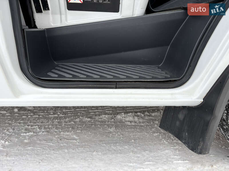 Минивэн Mercedes-Benz Sprinter 2003 в Керстенцах