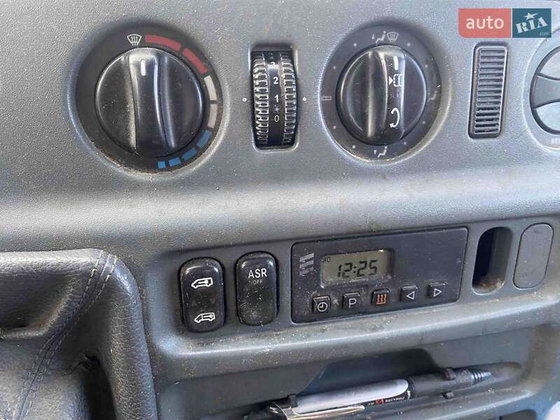 Эвакуатор Mercedes-Benz Sprinter 2001 в Черновцах