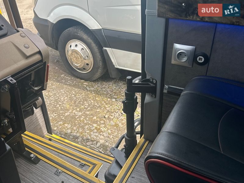 Туристический / Междугородний автобус Mercedes-Benz Sprinter 2016 в Ровно