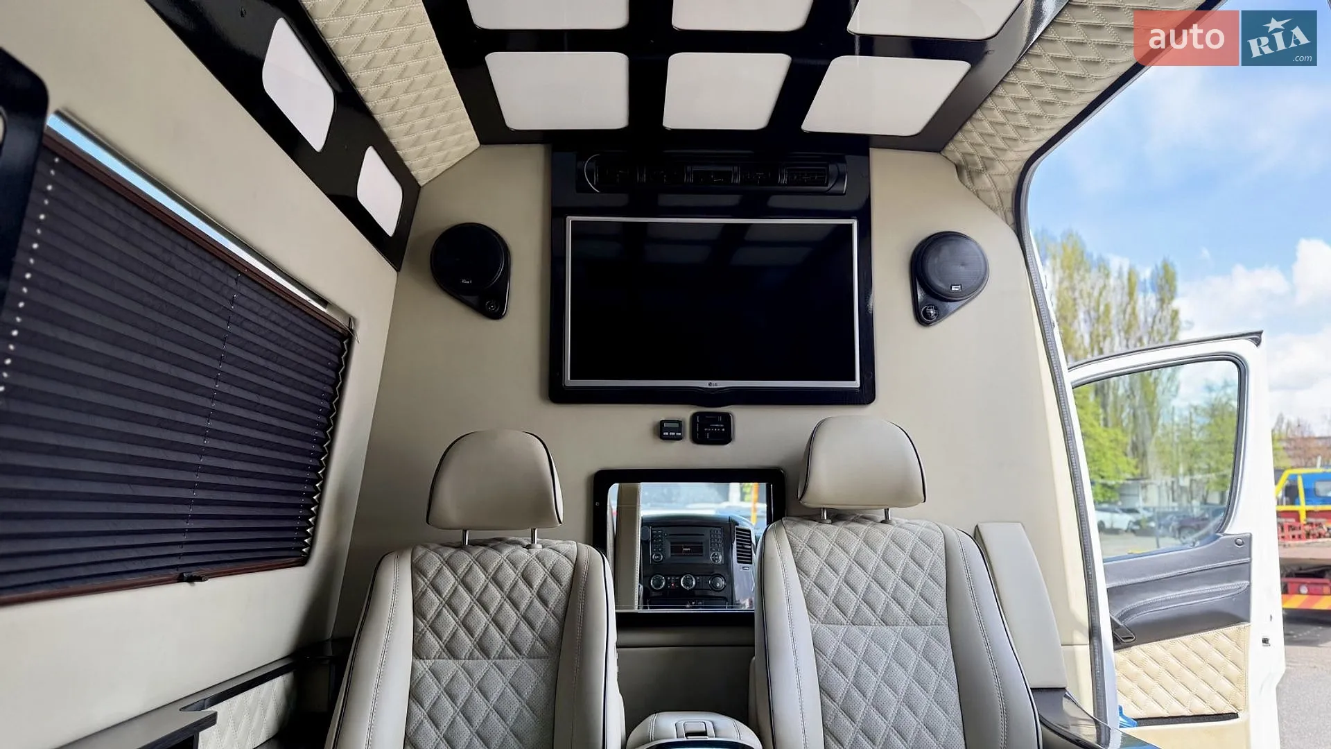 2011 Mercedes-Benz Sprinter - мініатюра 21