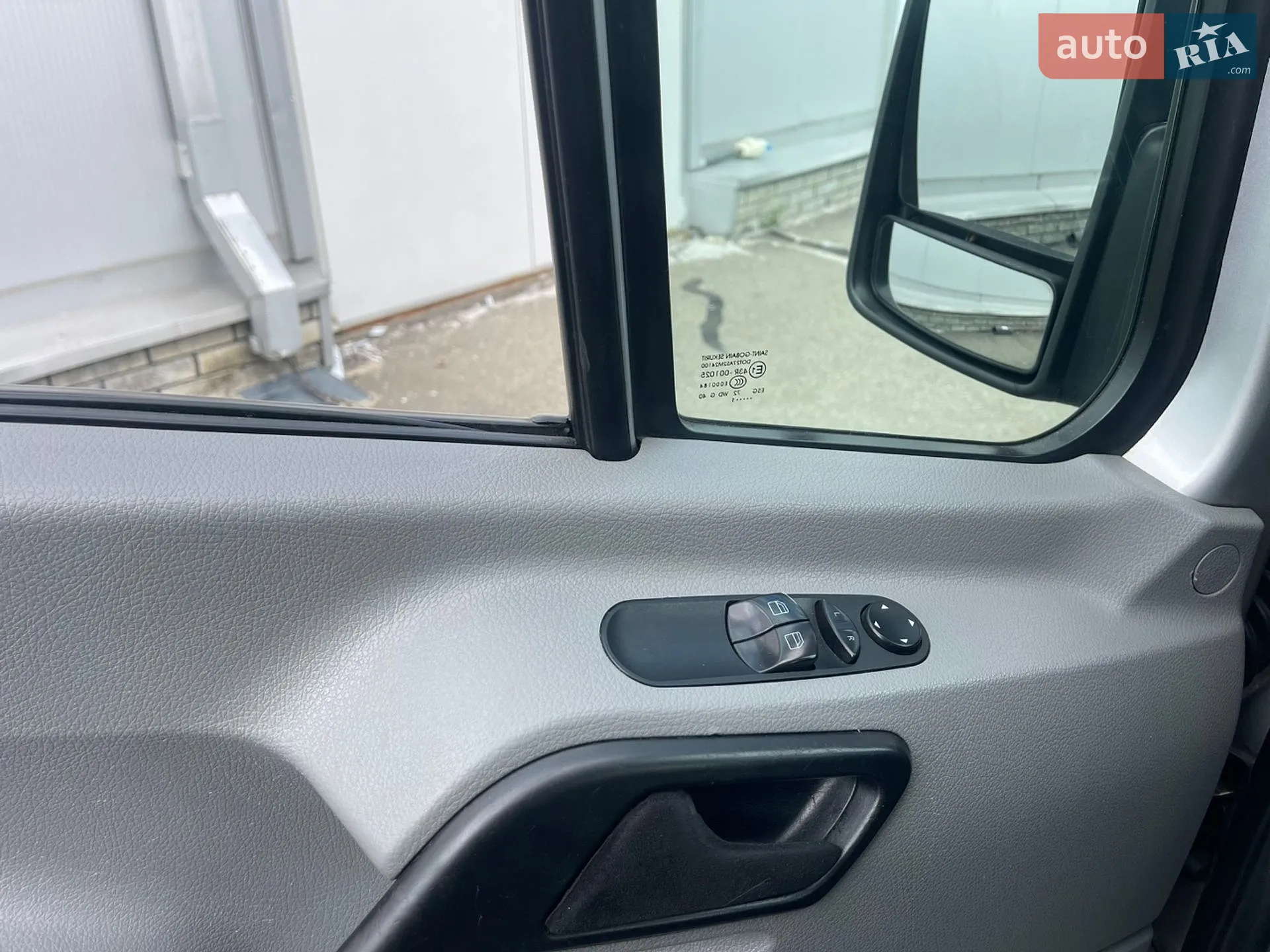 2011 Mercedes-Benz Sprinter - мініатюра 35