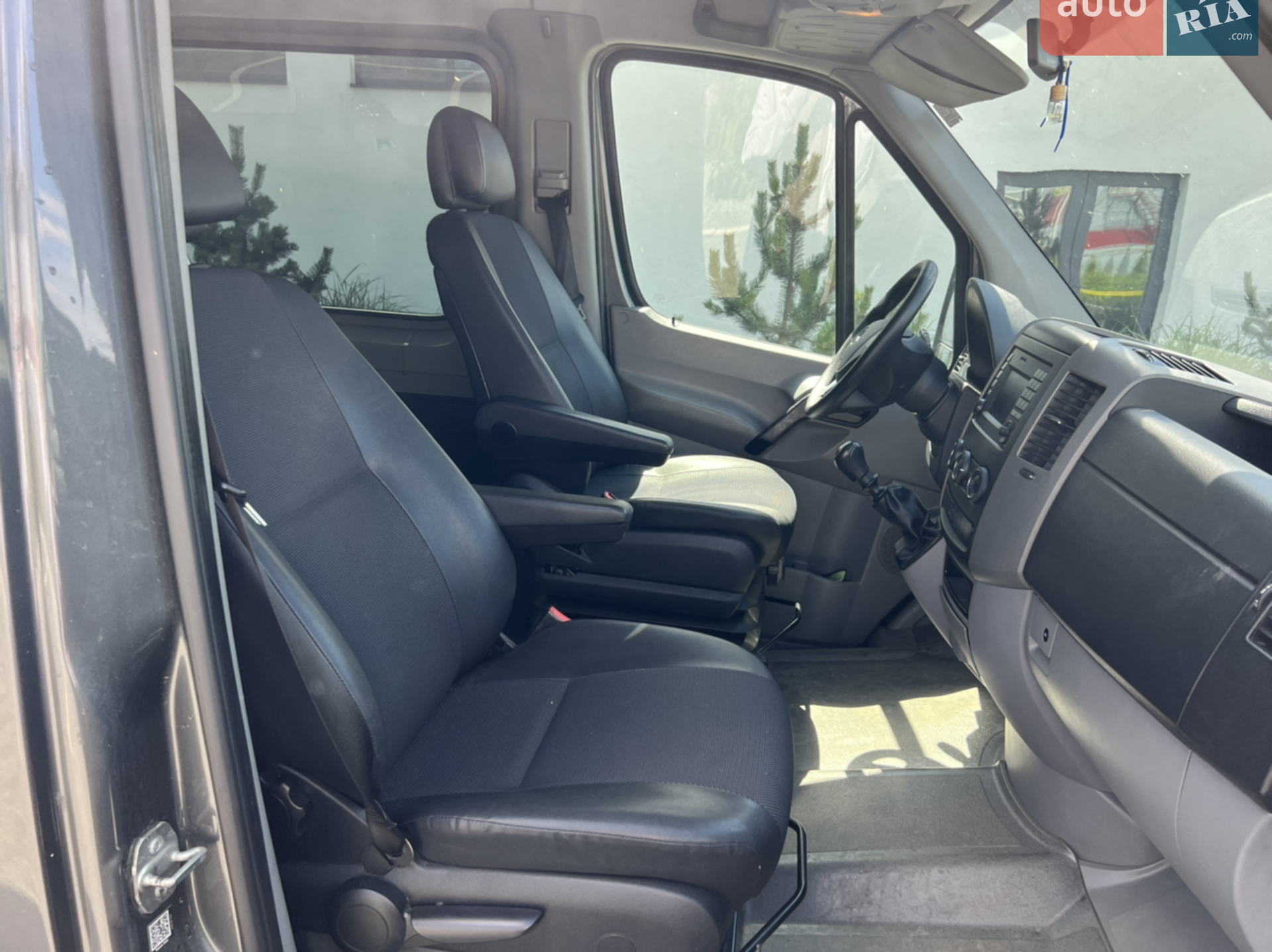 2015 Mercedes-Benz Sprinter - мініатюра 32