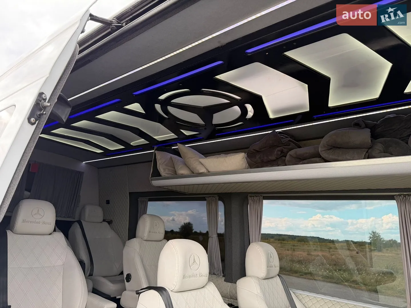 2010 Mercedes-Benz Sprinter - мініатюра 28