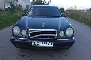 Седан Mercedes-Benz T1 1999 в Жовкве