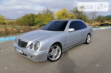 Седан Mercedes-Benz T1 1999 в 