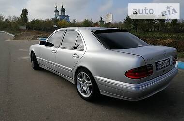 Седан Mercedes-Benz T1 1999 в 