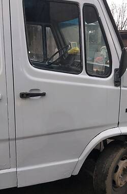Грузовой фургон Mercedes-Benz T1 1995 в 