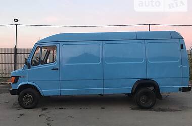 Грузовой фургон Mercedes-Benz T1 1992 в 