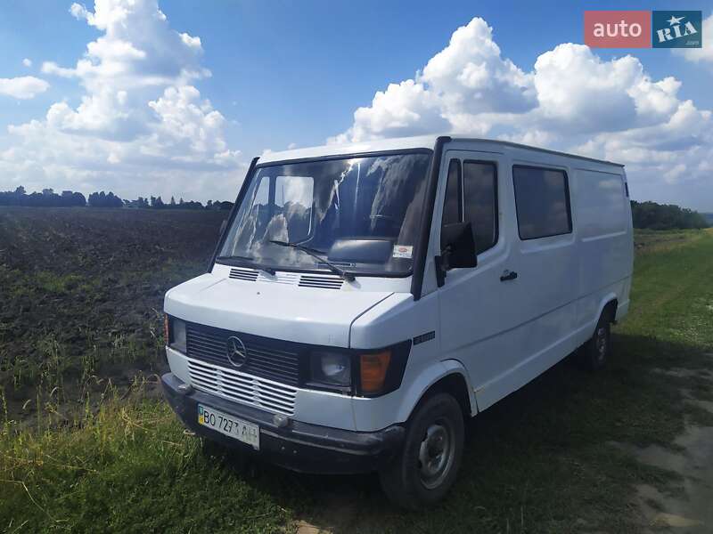 Вантажний фургон Mercedes-Benz T1 1992 в Кременці