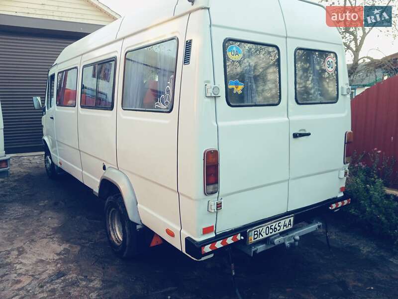 Пригородный автобус Mercedes-Benz T1 1995 в Рокитном