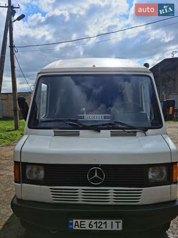 Грузовой фургон Mercedes-Benz T1 1995 в Кривом Роге