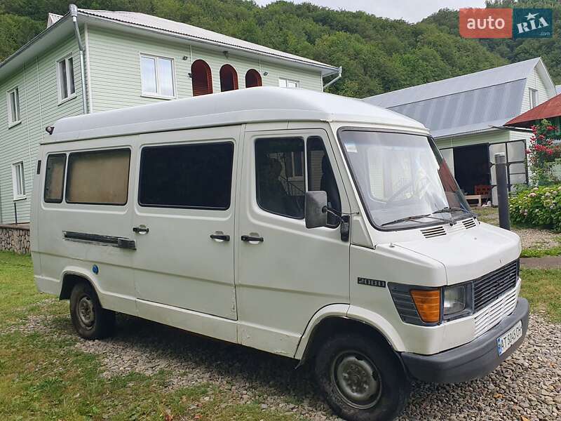 Грузопассажирский фургон Mercedes-Benz T1 1993 в Косове