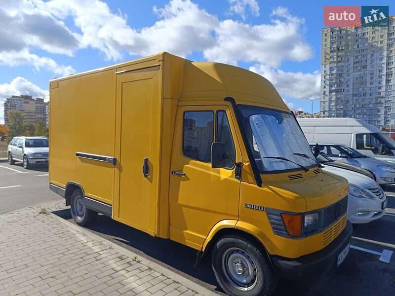 Вантажний фургон Mercedes-Benz T1 1995 в  фото Вантажний фургон Mercedes-Benz T1 1995 в