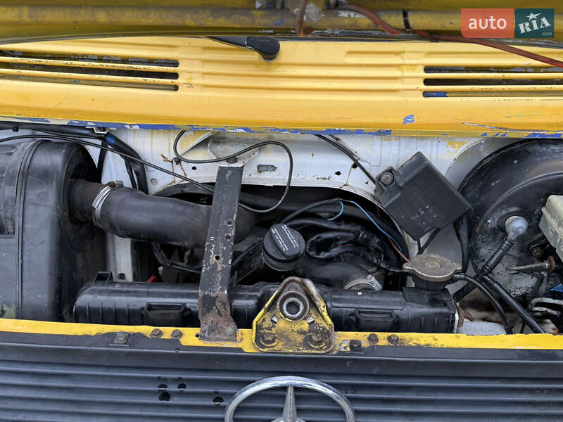 Вантажний фургон Mercedes-Benz T1 1994 в Львові